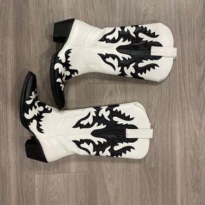 Women’s size 9.5 cowboy boots